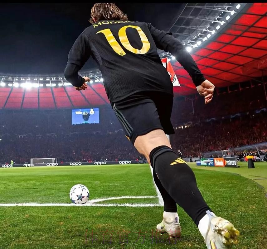 西媒:皇马高层早已对克罗斯和魔笛组合失去信心 西媒:皇马高层早已对克罗斯和魔笛组合失去信心