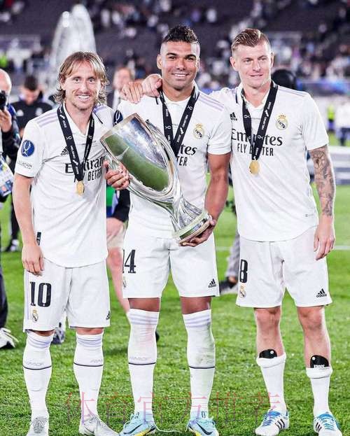 西媒:皇马高层早已对克罗斯和魔笛组合失去信心 西媒:皇马高层早已对克罗斯和魔笛组合失去信心